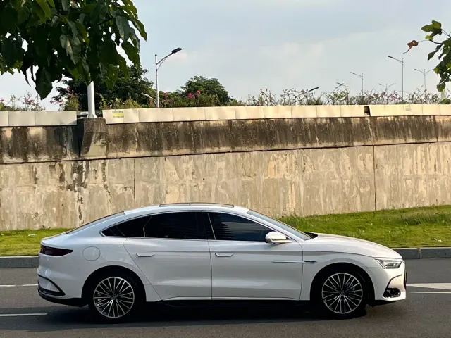 BYD Han — Фото автомобиля 8