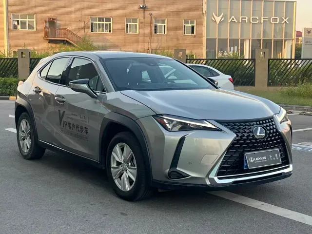 Lexus UX — Фото автомобиля 3