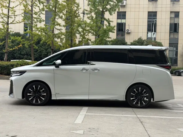 Toyota Vellfire — Фото автомобиля 17