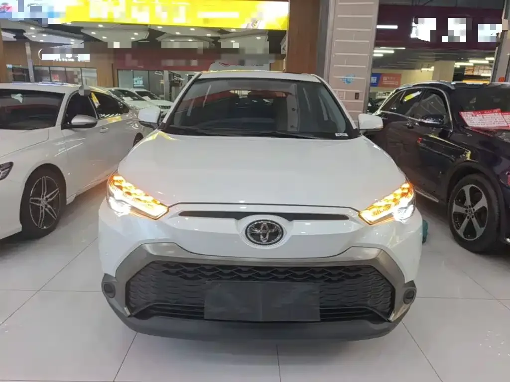 Toyota Frontlander 2022 2.0L CVT Luxury Edition — Фото автомобиля 2