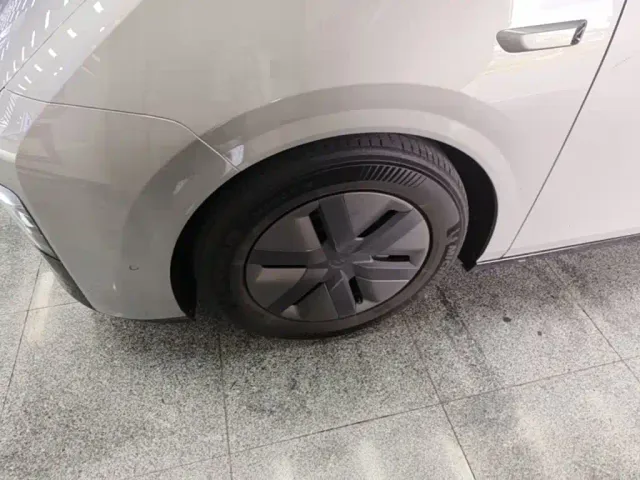 Li Auto MEGA — Фото автомобиля 22