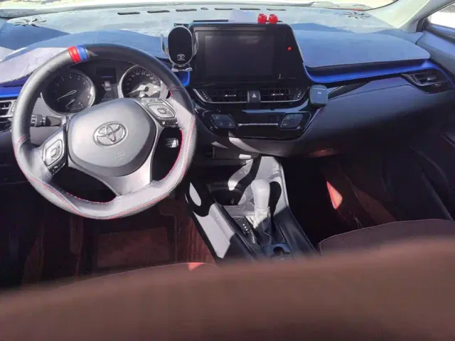 Toyota C-HR — Фото автомобиля 12