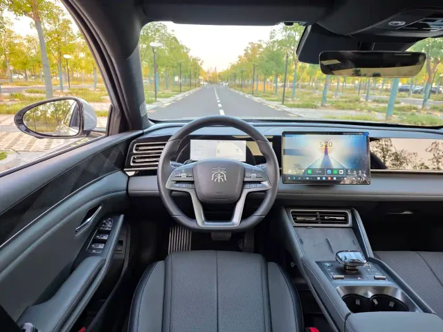 BYD Qin L — Фото автомобиля 17