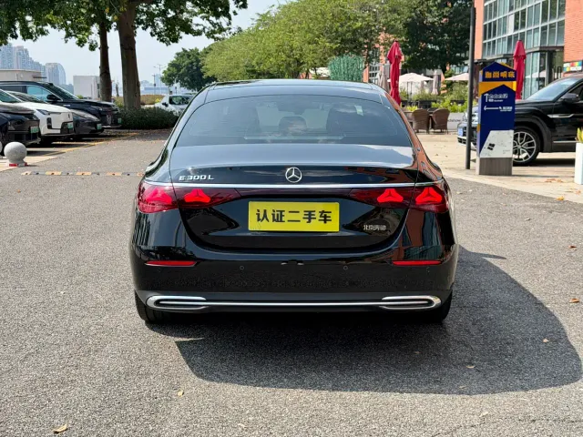 Mercedes-Benz E-Class — Фото автомобиля 4