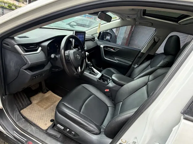 Toyota RAV4 — Фото автомобиля 9