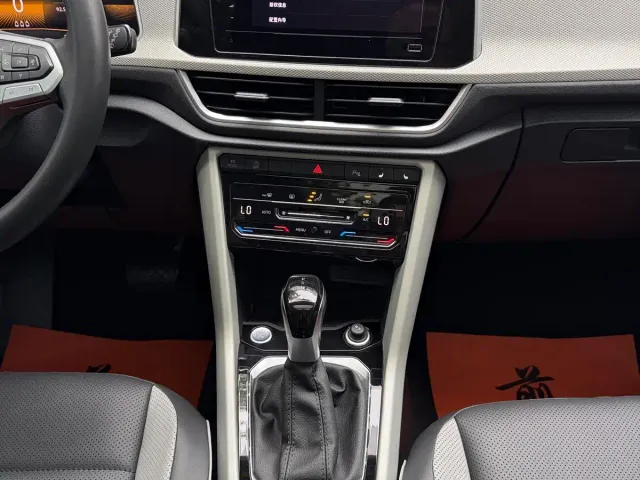Volkswagen T-Roc — Фото автомобиля 11