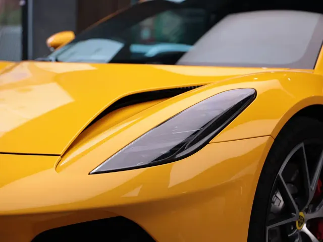 Lotus Emira — Фото автомобиля 6