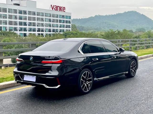 BMW 7 Series — Фото автомобиля 6
