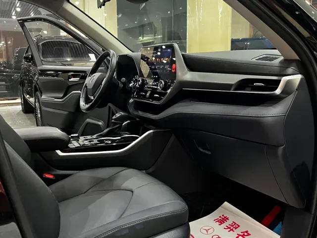 Toyota Highlander — Фото автомобиля 18