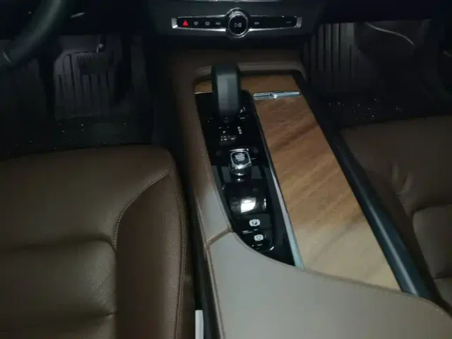 Volvo S90 — Фото автомобиля 13