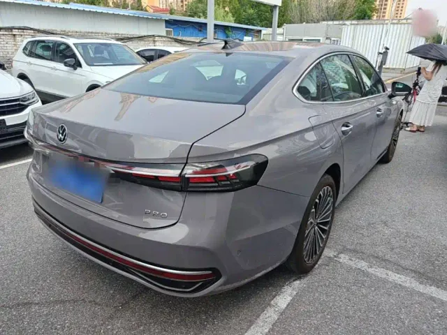 Volkswagen Passat — Фото автомобиля 6