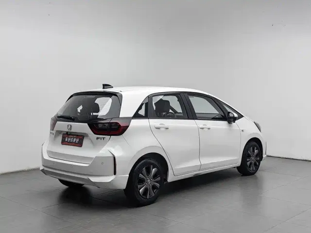 Honda Fit — Фото автомобиля 2