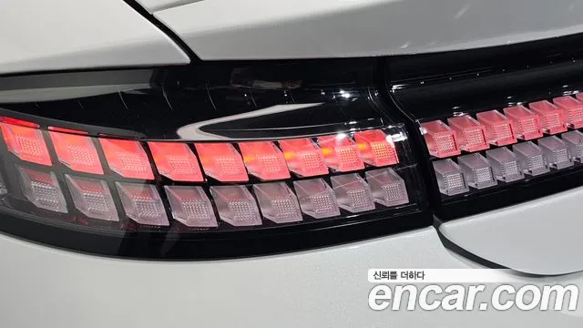 Hyundai Ioniq 6 — Фото автомобиля 8