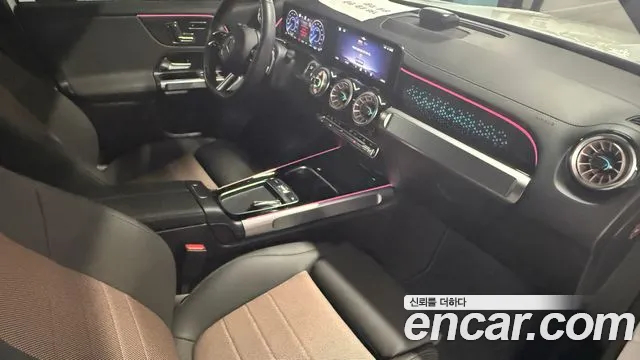 Mercedes-Benz EQB — Фото автомобиля 7
