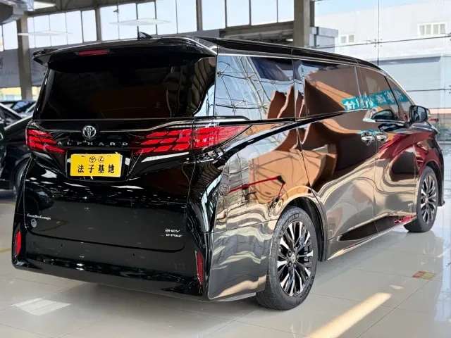 Toyota Alphard — Фото автомобиля 25