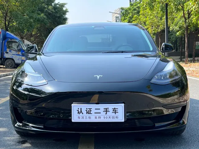 Tesla Model 3 — Фото автомобиля 2