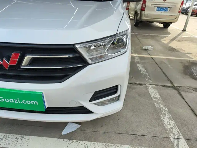 Wuling Hongguang — Фото автомобиля 23