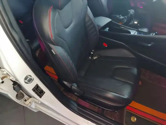 Hyundai Elantra — Фото автомобиля 24