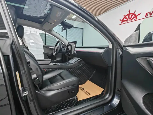 Tesla Model Y — Фото автомобиля 4