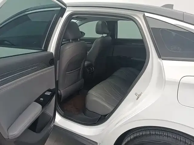 Geely Galaxy L6 — Фото автомобиля 9