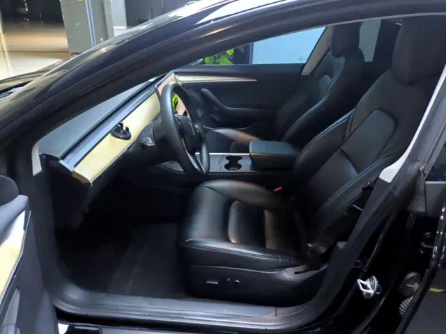 Tesla Model 3 — Фото автомобиля 14