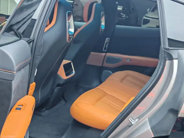 Xiaomi YU7 — Фото автомобиля 8