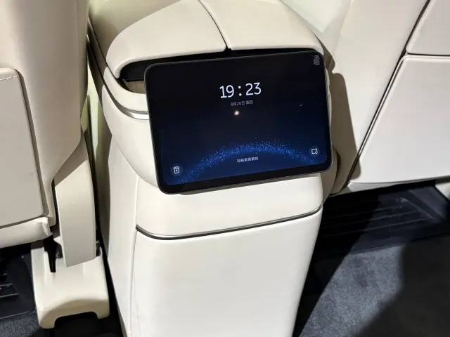 Nio ES8 — Фото автомобиля 15