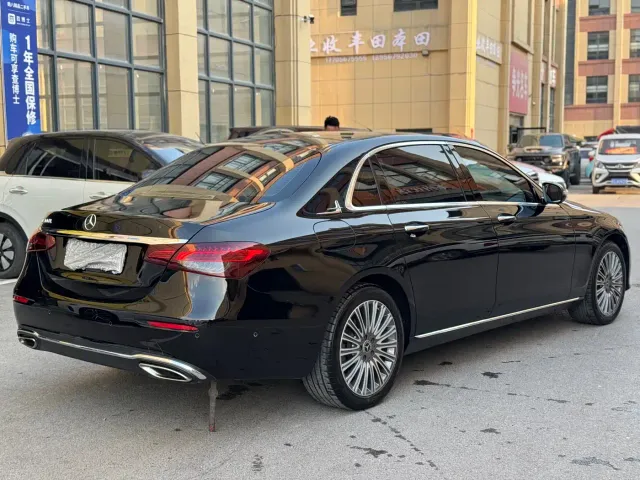 Mercedes-Benz E-Class — Фото автомобиля 18