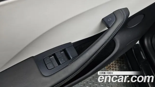 Tesla Model 3 — Фото автомобиля 28