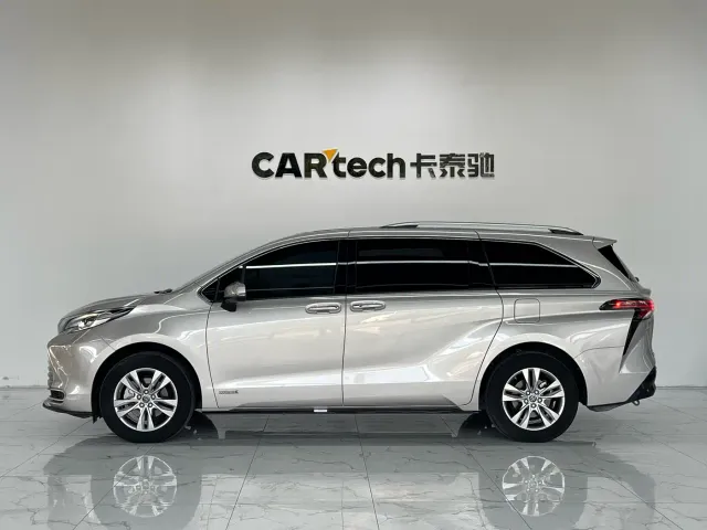 Toyota Sienna — Фото автомобиля 4