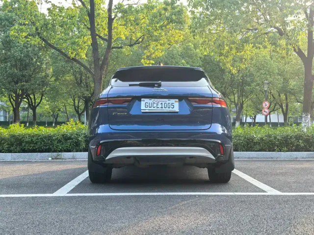 Jaguar F-Pace — Фото автомобиля 5