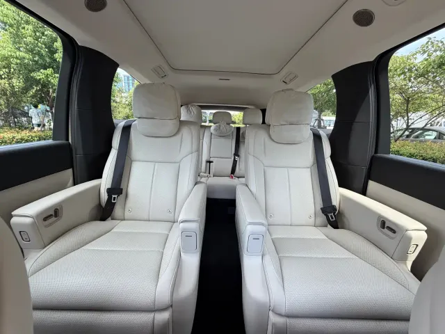 Li Auto MEGA — Фото автомобиля 14