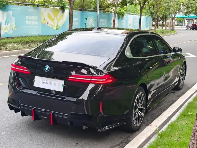 BMW i5 — Фото автомобиля 6