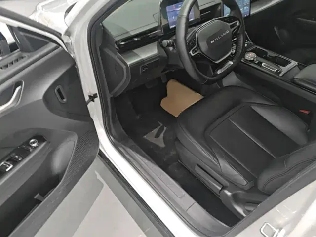 Wuling Starlight — Фото автомобиля 11
