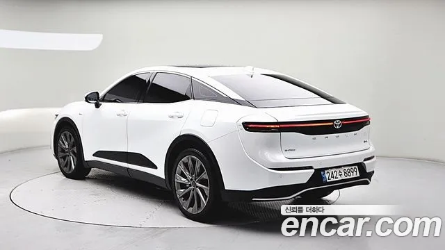 Toyota Crown — Фото автомобиля 2