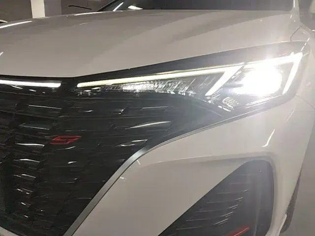 Changan Eado — Фото автомобиля 23