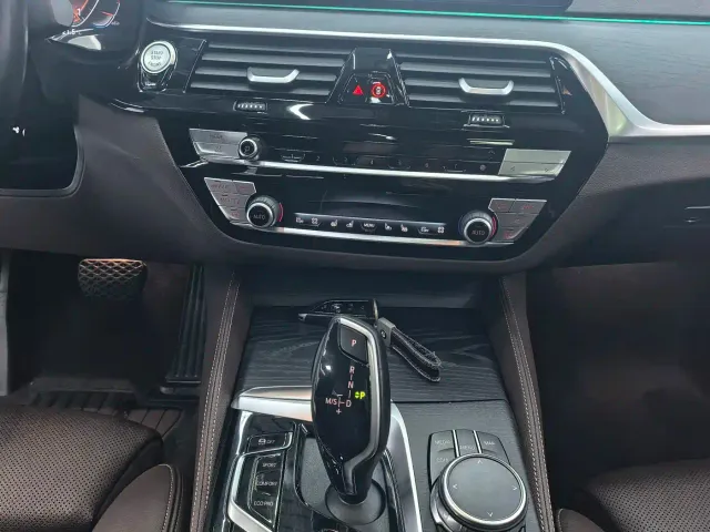 BMW 5 Series — Фото автомобиля 10