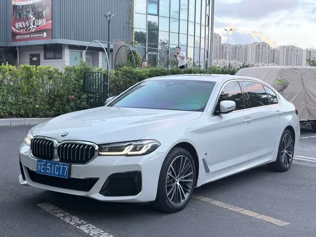 Фотография автомобиля — BMW 5 Series