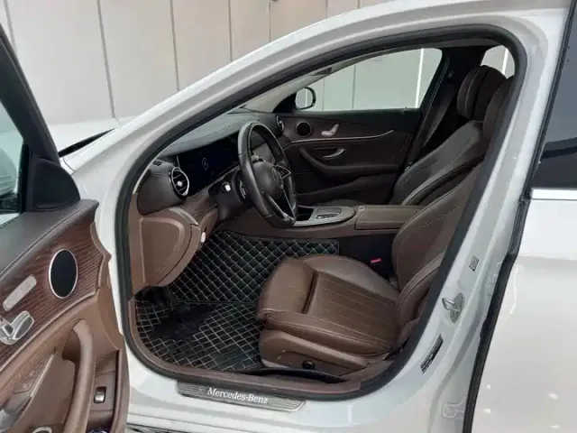 Mercedes-Benz E-Class — Фото автомобиля 7