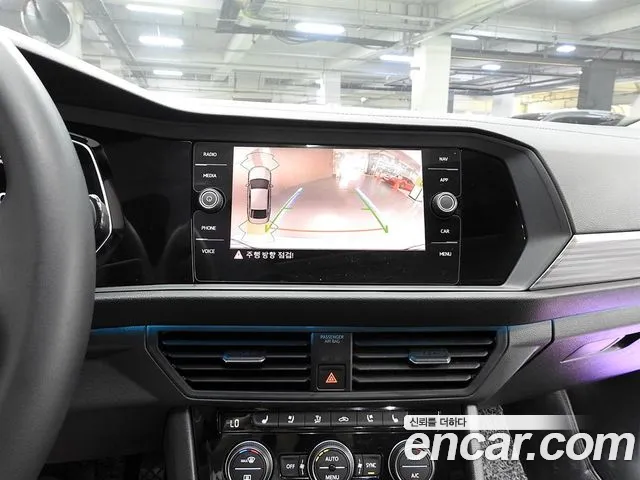 Volkswagen Jetta — Фото автомобиля 14