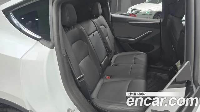 Tesla Model Y — Фото автомобиля 18