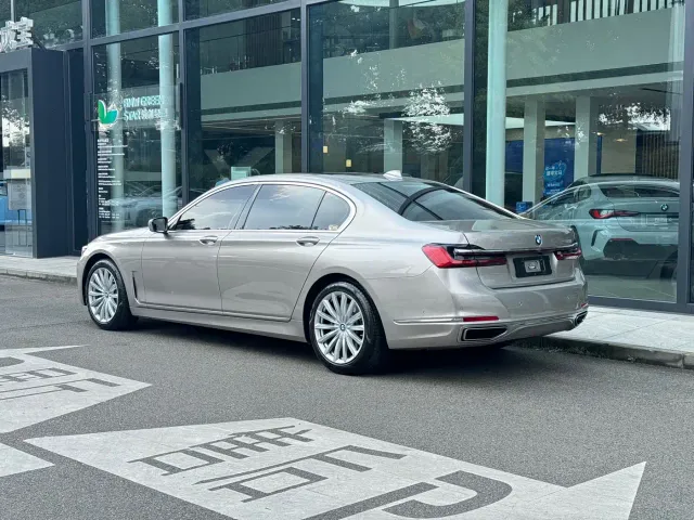 BMW 7 Series — Фото автомобиля 5