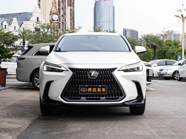 Lexus NX — Фото автомобиля 2