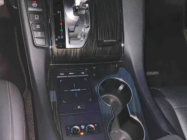 Lexus LM — Фото автомобиля 7