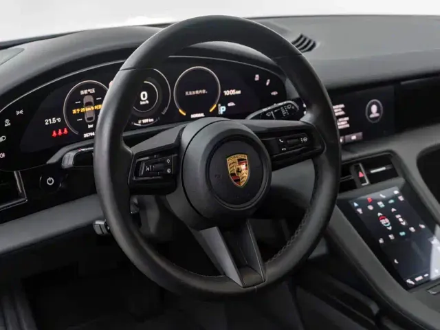 Porsche Taycan — Фото автомобиля 21