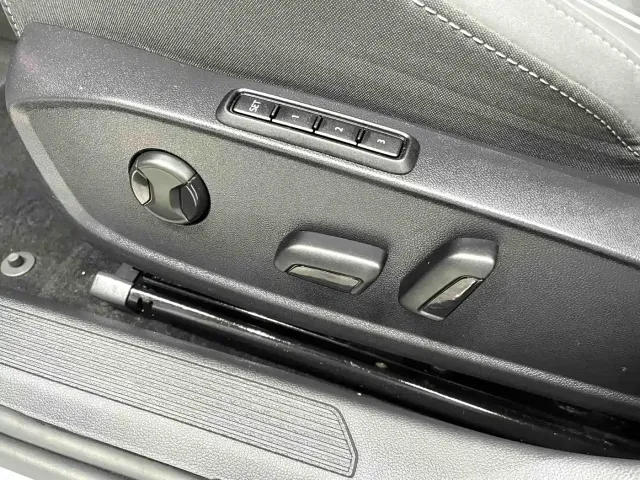 Volkswagen Golf — Фото автомобиля 11