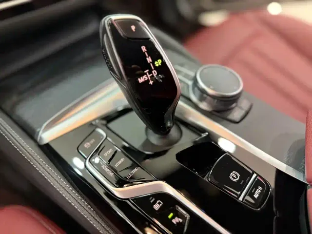 BMW BMW 5 Series New Energy 2021 535Le M Sport Package — Фото автомобиля 19