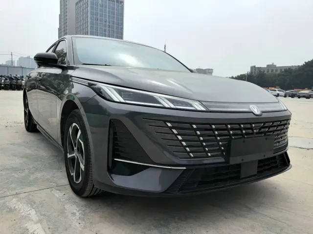 Changan Eado — Фото автомобиля 3