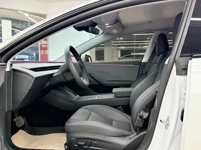 Tesla Model 3 — Фото автомобиля 6