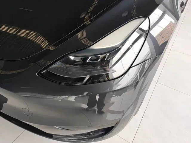 Tesla Model Y — Фото автомобиля 23